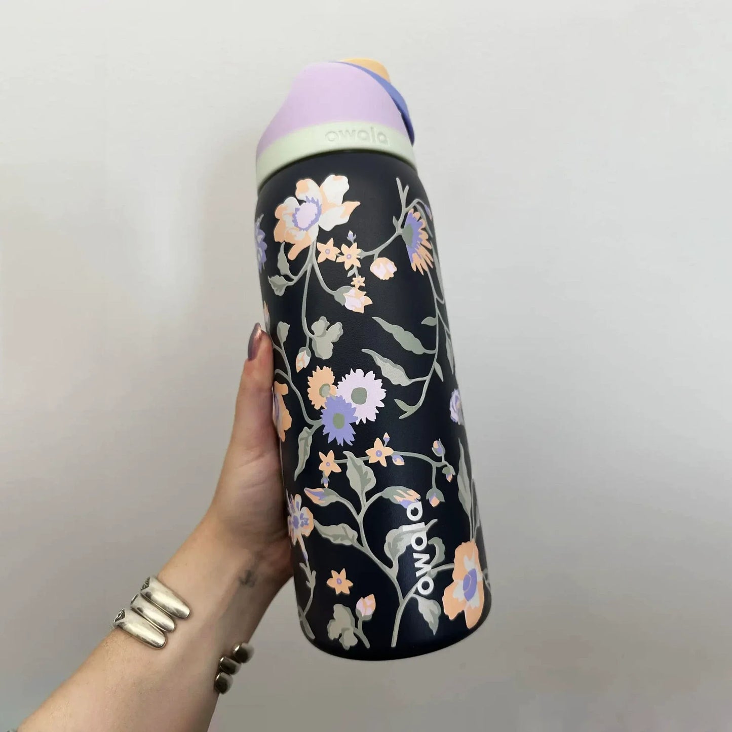 Momenvera Insulated Stainless Steel Water Bottle with Straw-32oz